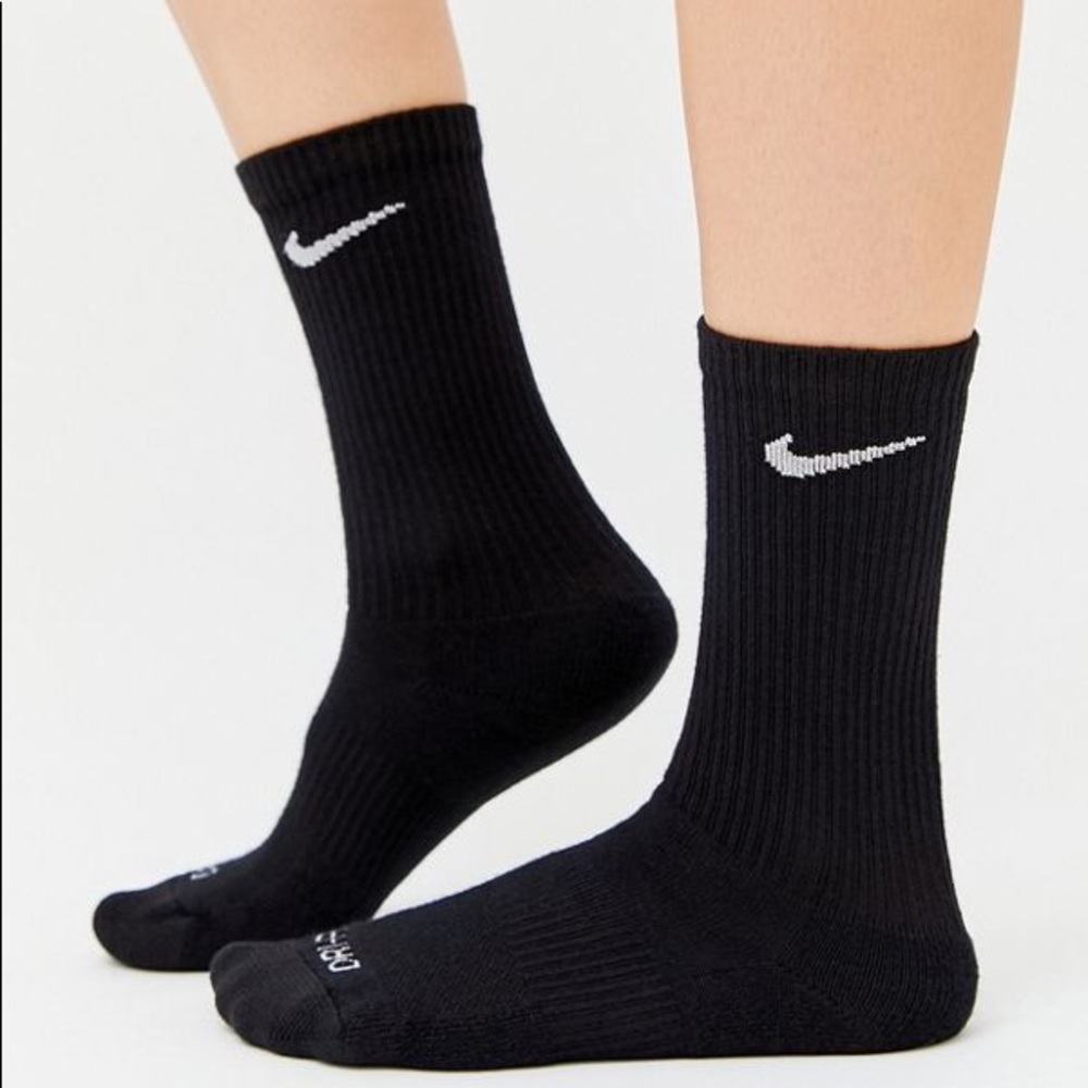 Unisex 2 Pairs Nike Dri-Fit Crew Socks. Women Shoe Size: 10-13 And Men Shoe 8-12